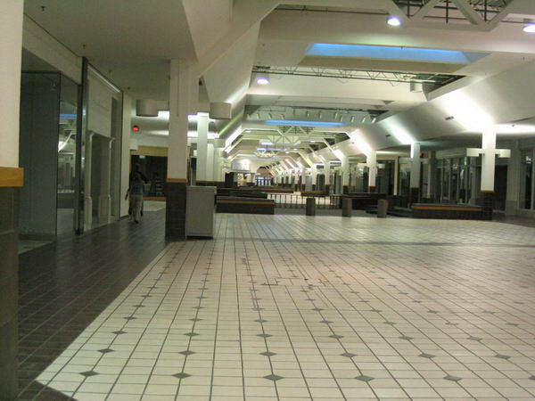 Wonderland Mall (Wonderland Shopping Center) - 2004 Photo